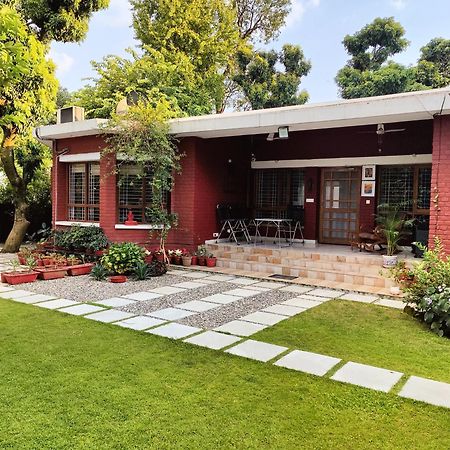 Saffronstays Doon Garden Villa - Near Doon School And Mall Road デヘラードゥーン エクステリア 写真