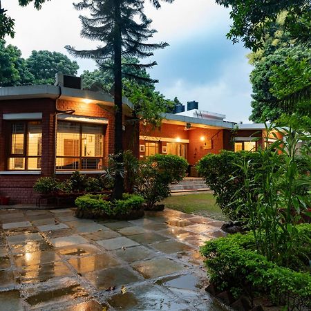 Saffronstays Doon Garden Villa - Near Doon School And Mall Road デヘラードゥーン エクステリア 写真