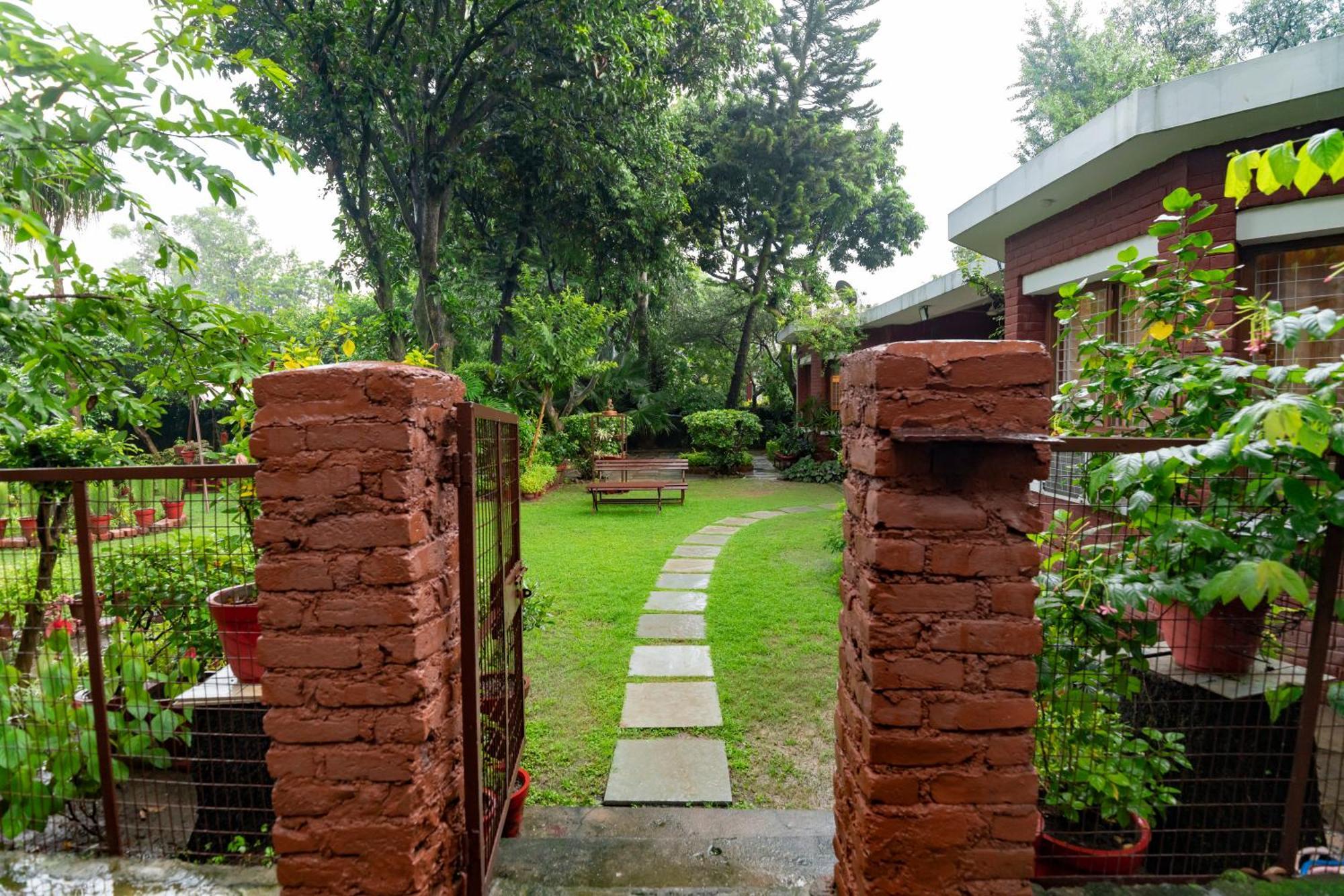 Saffronstays Doon Garden Villa - Near Doon School And Mall Road デヘラードゥーン エクステリア 写真