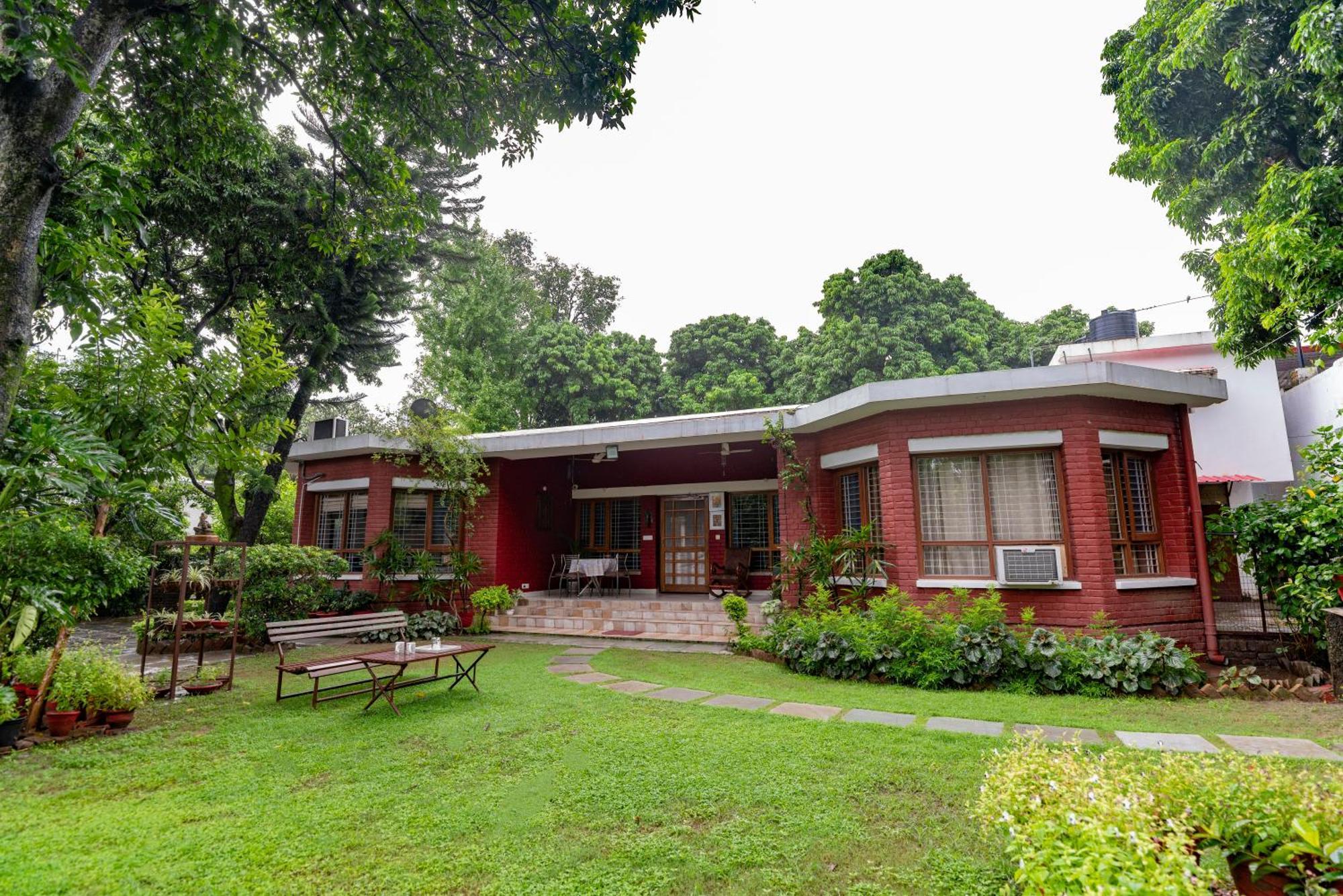 Saffronstays Doon Garden Villa - Near Doon School And Mall Road デヘラードゥーン エクステリア 写真