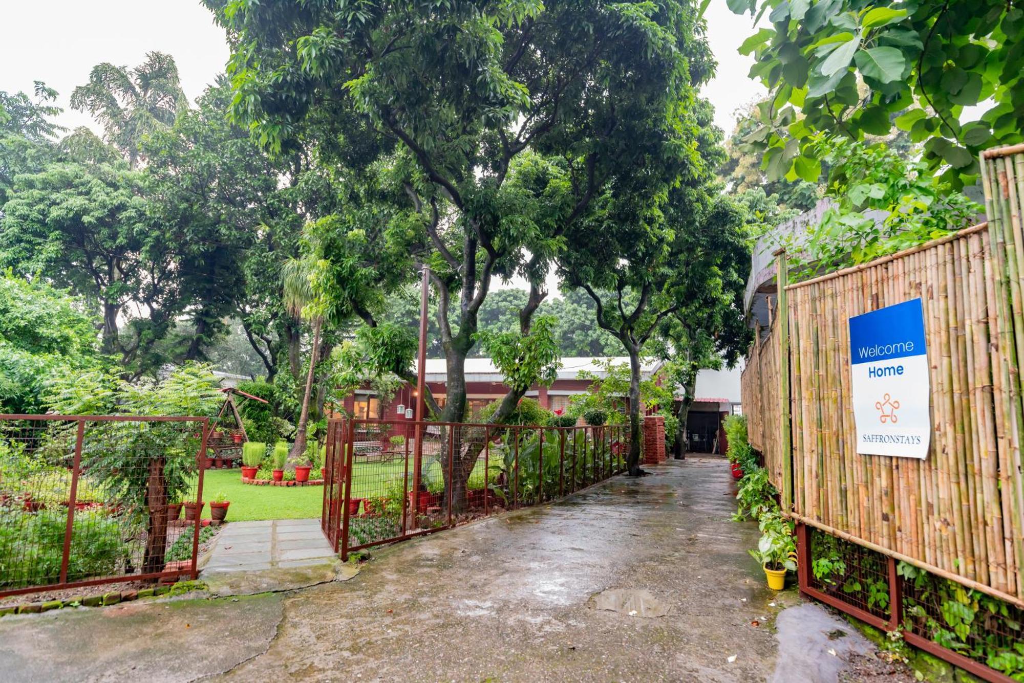 Saffronstays Doon Garden Villa - Near Doon School And Mall Road デヘラードゥーン エクステリア 写真