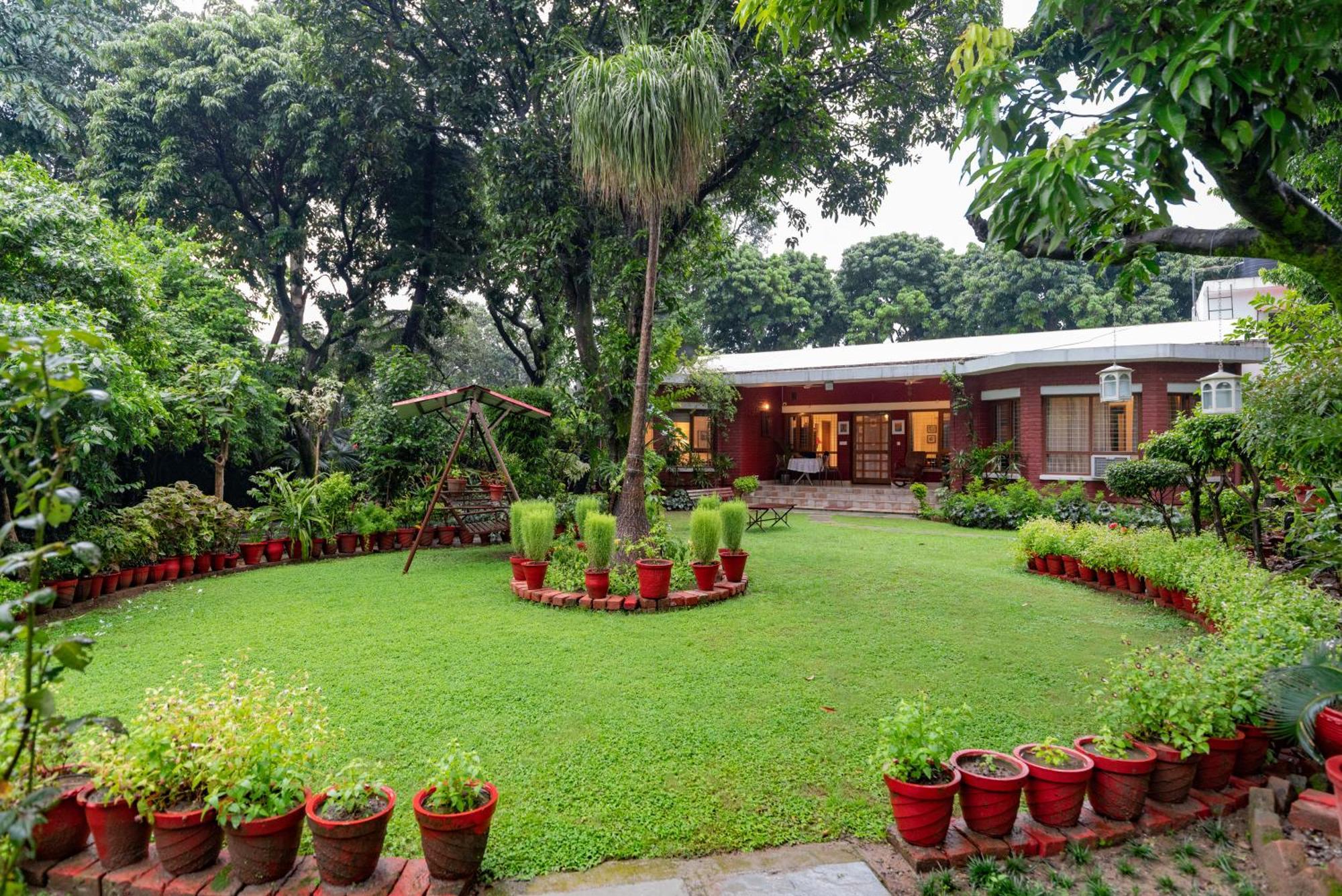 Saffronstays Doon Garden Villa - Near Doon School And Mall Road デヘラードゥーン エクステリア 写真