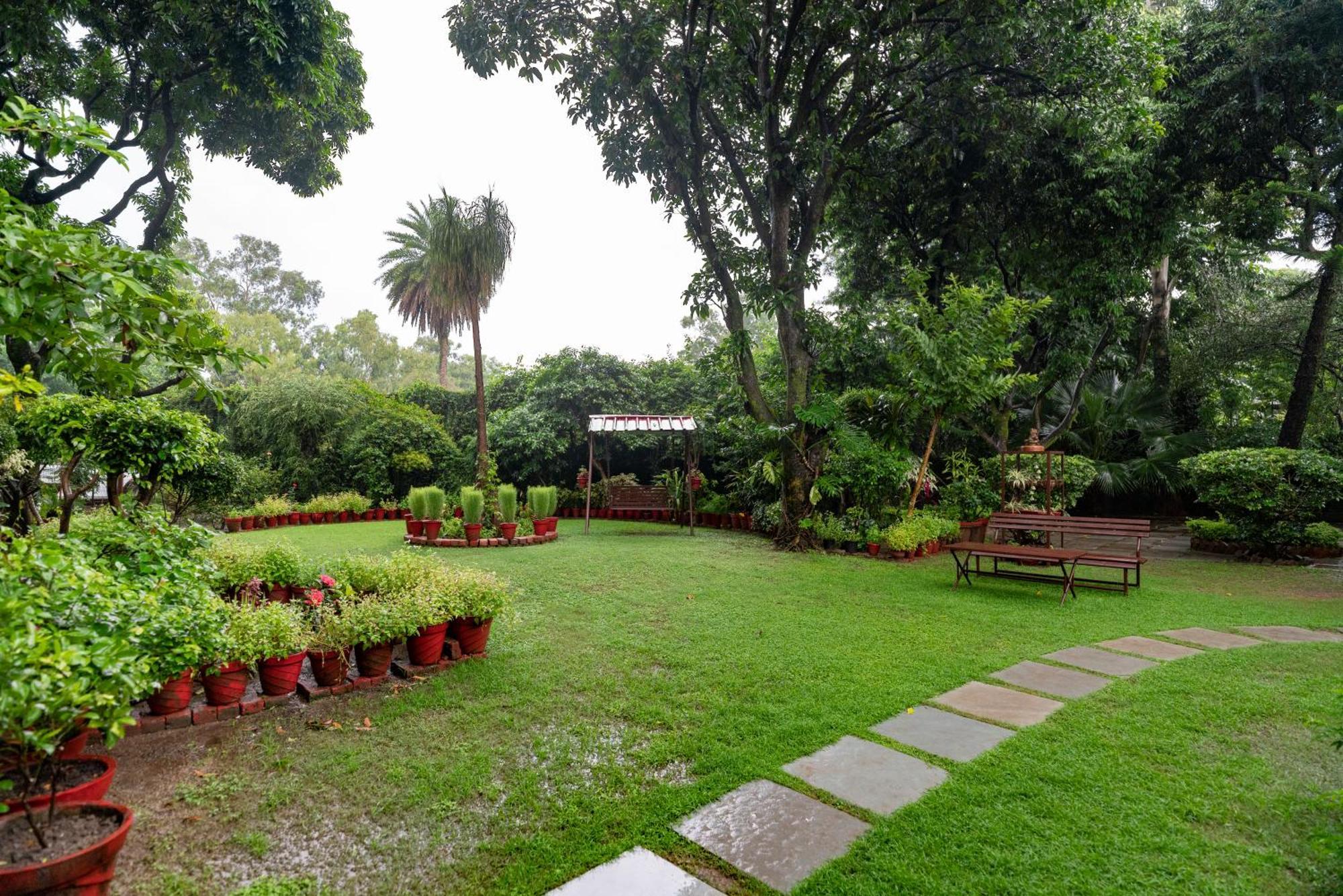 Saffronstays Doon Garden Villa - Near Doon School And Mall Road デヘラードゥーン エクステリア 写真